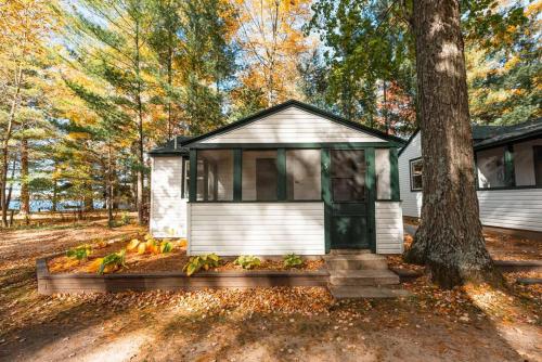 Big Blue Lake Cottages, LLC - Cottage #4