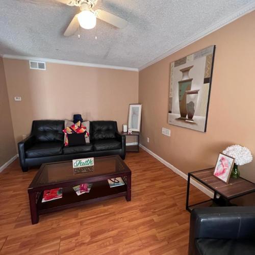 #2BR Cozy Villa - Mins to Historic STM Amusement Park! - image 4
