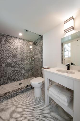 Twin Room image 8