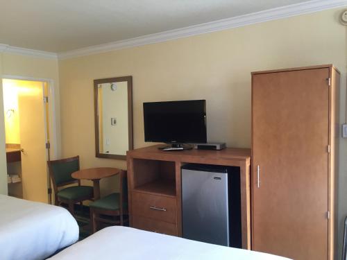 Smoking Double Queen Room