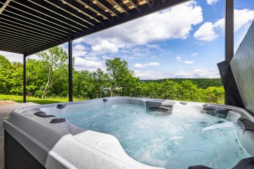 Luxury Lakefront Private Lodge • Lake Access, Pickleball, Mini Golf and More! in Кімберлінг Сіті