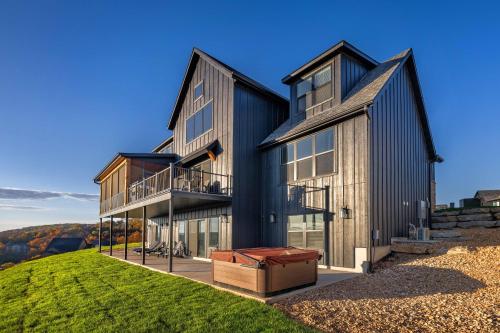 Luxury Lakefront Private Lodge • Lake Access, Pickleball, Mini Golf and More! in Кімберлінг Сіті