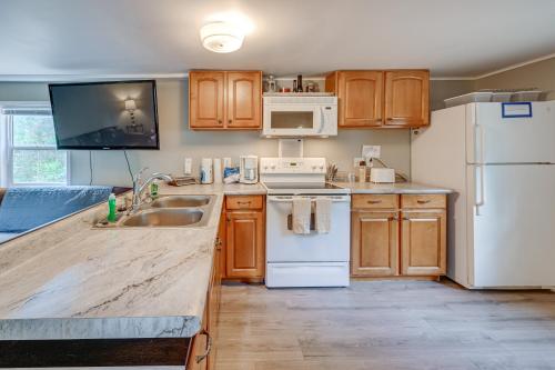 New Lisbon Family Gem about 3 Mi to Castle Rock Lake in New Lisbon, USA