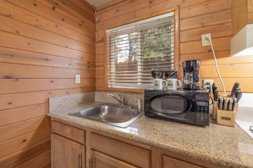 Two-Bedroom Suite image 10