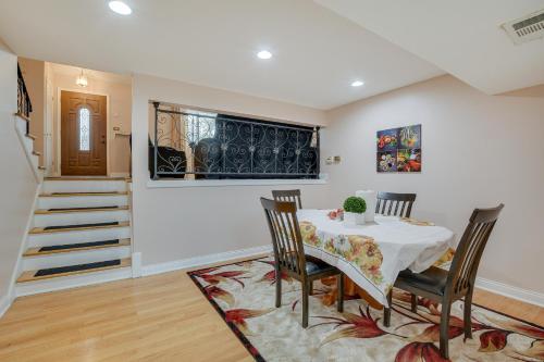 Fenced Backyard Family Getaway in Des Plaines! in Des Plaines, USA