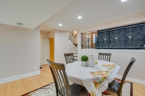 Fenced Backyard Family Getaway in Des Plaines! in Des Plaines, USA