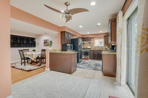 Fenced Backyard Family Getaway in Des Plaines! in Des Plaines, USA