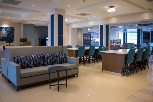 Holiday Inn Express Kingston Central, an IHG Hotel