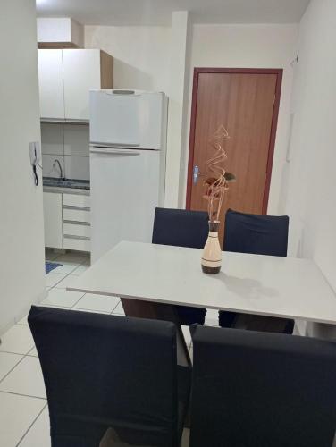 Apartamento 5 min da praia do aracagir prox ao shopping da ilha,shopping rio anil,faculdade ,hospitais,lanchonetes e restaurantes,e possui nternet disponível