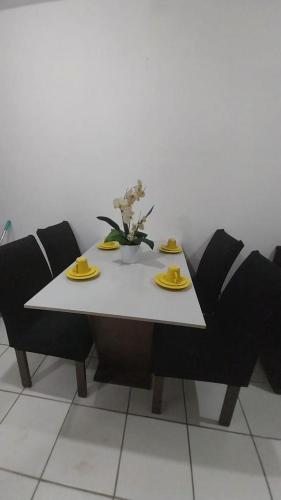 Apartamento 5 min da praia do aracagir prox ao shopping da ilha,shopping rio anil,faculdade ,hospitais,lanchonetes e restaurantes,e possui nternet disponível