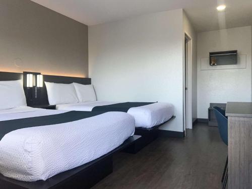 2 double beds