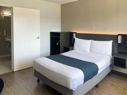 Motel 6-Tulare CA - main image