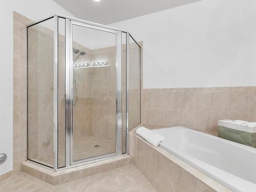 Moroccan Lakefront Retreat- 8 min to PNK Stadium in Fort Lauderdale, USA