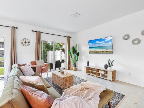 Moroccan Lakefront Retreat- 8 min to PNK Stadium in Fort Lauderdale, USA