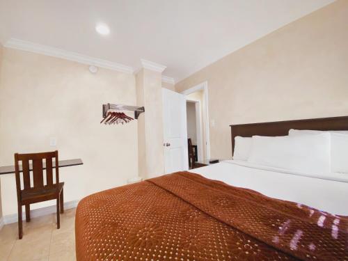 Nite Inn at Universal City - image 7