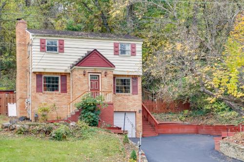 Cute Home with Patio about 7 Mi to Dtwn Pittsburgh