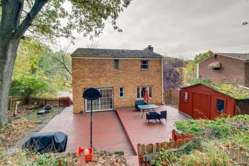 Cute Home with Patio about 7 Mi to Dtwn Pittsburgh