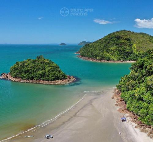 Casa Ampla e Confortavel a 10 minutos Praia Ubatumirim Cambuca in Praia do Puruba