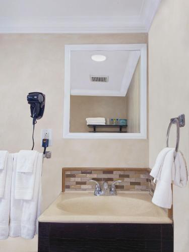 Nite Inn at Universal City - image 12