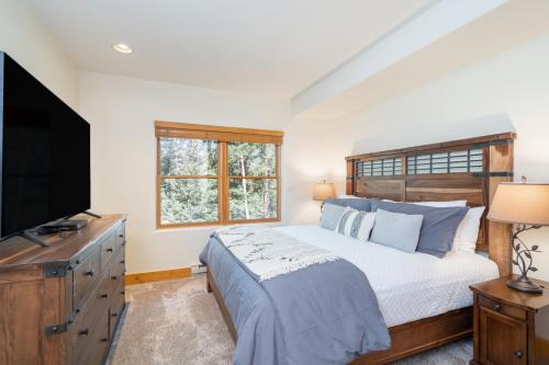 Bear Creek Lodge 303AB by Alpine Lodging Telluride detail