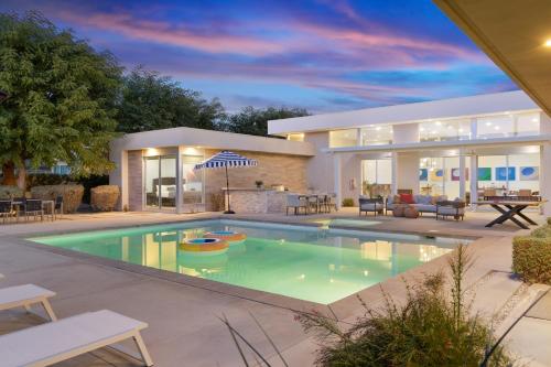 Polo Villa 2 by AvantStay Entertainer's Backyard w Vball Court, Pool & Spa 260-314 6 Bedrooms