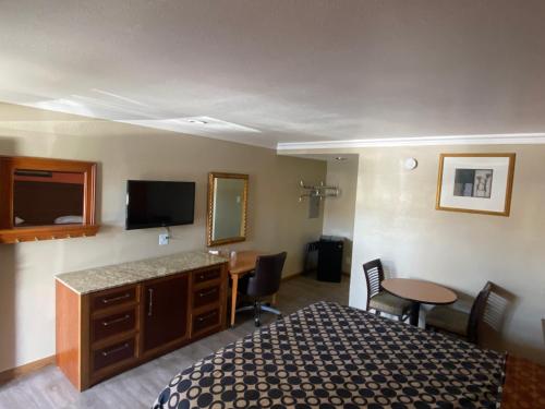 Downtown Motel 7 in San Bernardino, USA