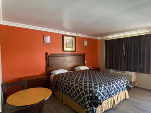 Downtown Motel 7 in San Bernardino, USA