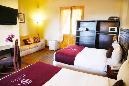 Twin Room image 5