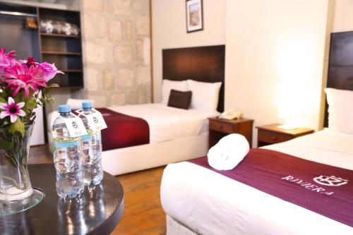 Twin Room image 6