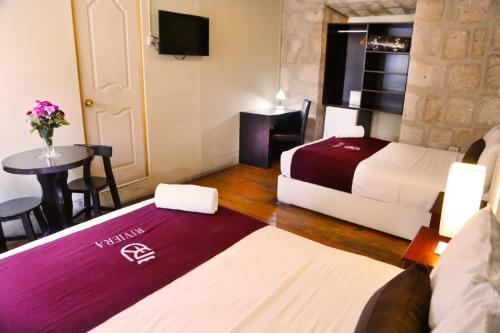 Twin Room image 7
