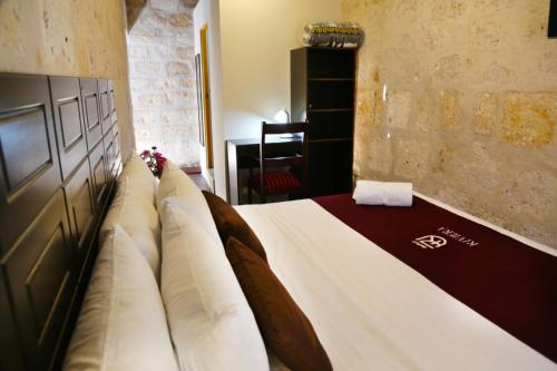 Double Room image 3