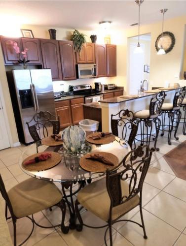 Executive 3 Bedroom Villa at Universal - image 6
