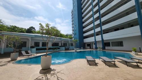 Swimming pool, Mutiara Beach Resort by Glex G0905 in Tanjung Kling