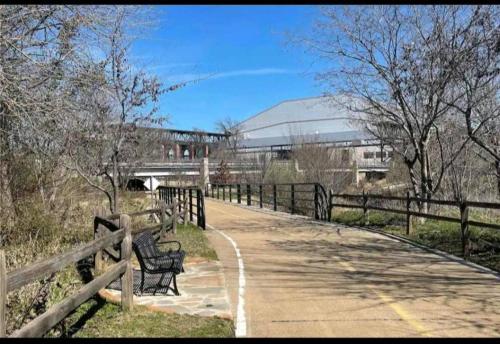 Steps Away from AT&T Stadium! Luxurious King Bed! in Arlington, USA