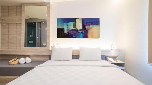 Standard Double or Twin Room image 5