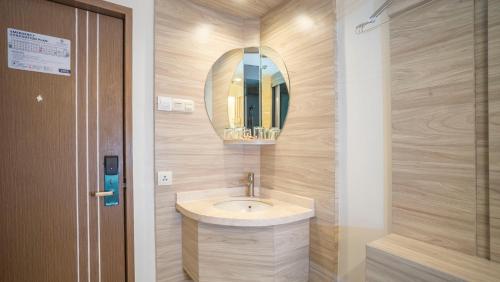 Standard Double or Twin Room image 4
