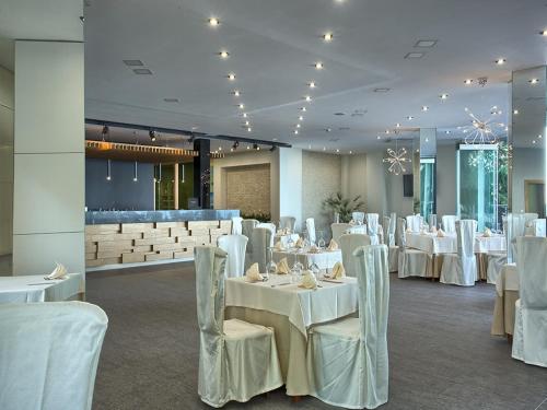 Luna Beach Hotel - image 7