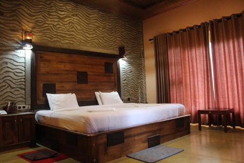 World's End Base Eco-Village in Rathnapura