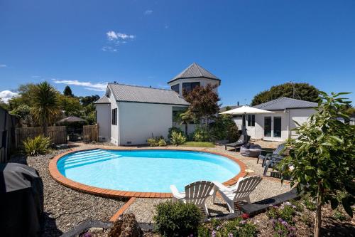 Pool House - One Bedroom Self Contained Unit