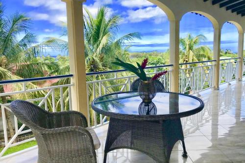 Balcony/terrace, Spacieuse villa a Deshaies avec piscine privee in Bas Vent