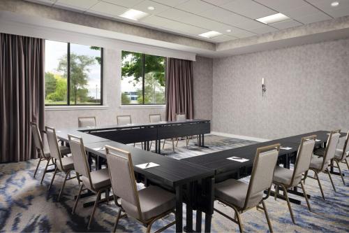 Plaza Grand Rapids Airport Hotel & Conference Center - image 11