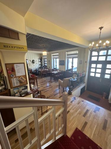 Ada Apartments - image 2