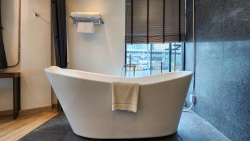 Hot tub, Hotel Ordinary Bangkok in Pratunam