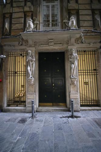 Nik rooms, Genua
