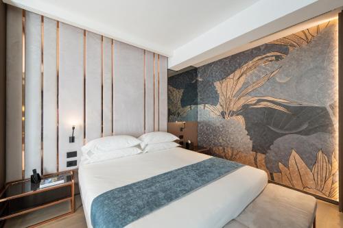 Deluxe Double Room image 10