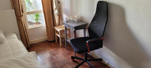 Cozy Room near Metro & Airport, Lissabon (Foto 4)