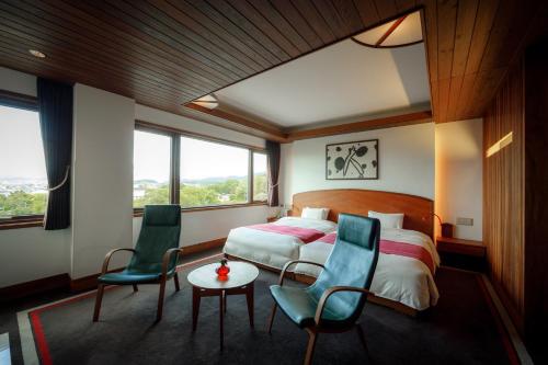 Twin Room with Zip Beds Park View - Top floor