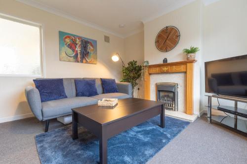 Peaceful Modern Home with Garden, Hull