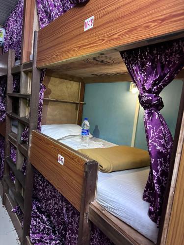PG Mahira Dormitory – Bombay/ Mumbai, KY