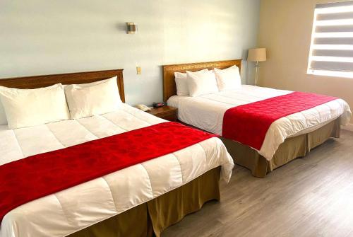 2 King Beds, One-Bedroom, Suite, Non-Smoking
